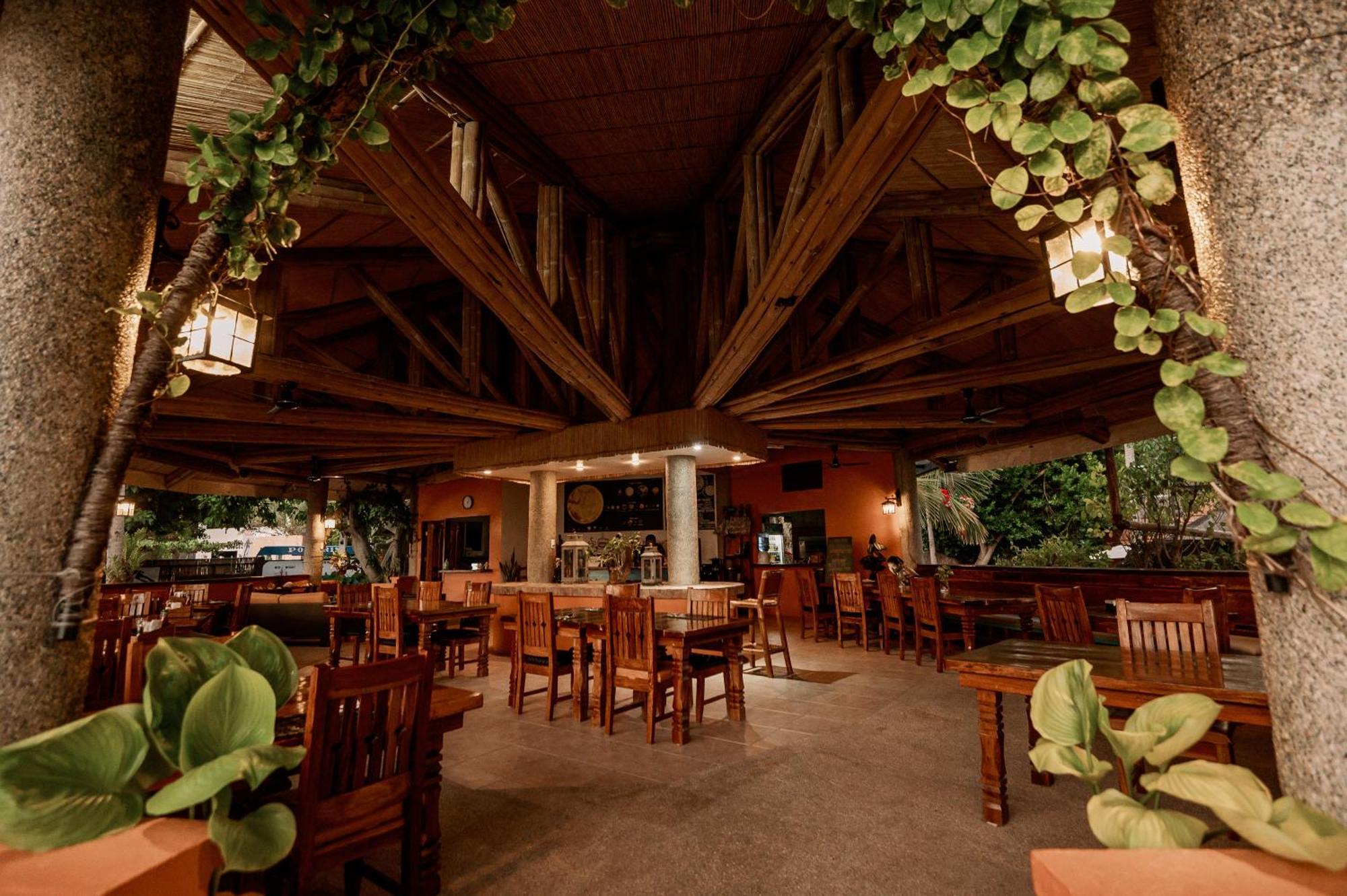 Polaris Beach And Dive Resort Inc Loon Exterior photo